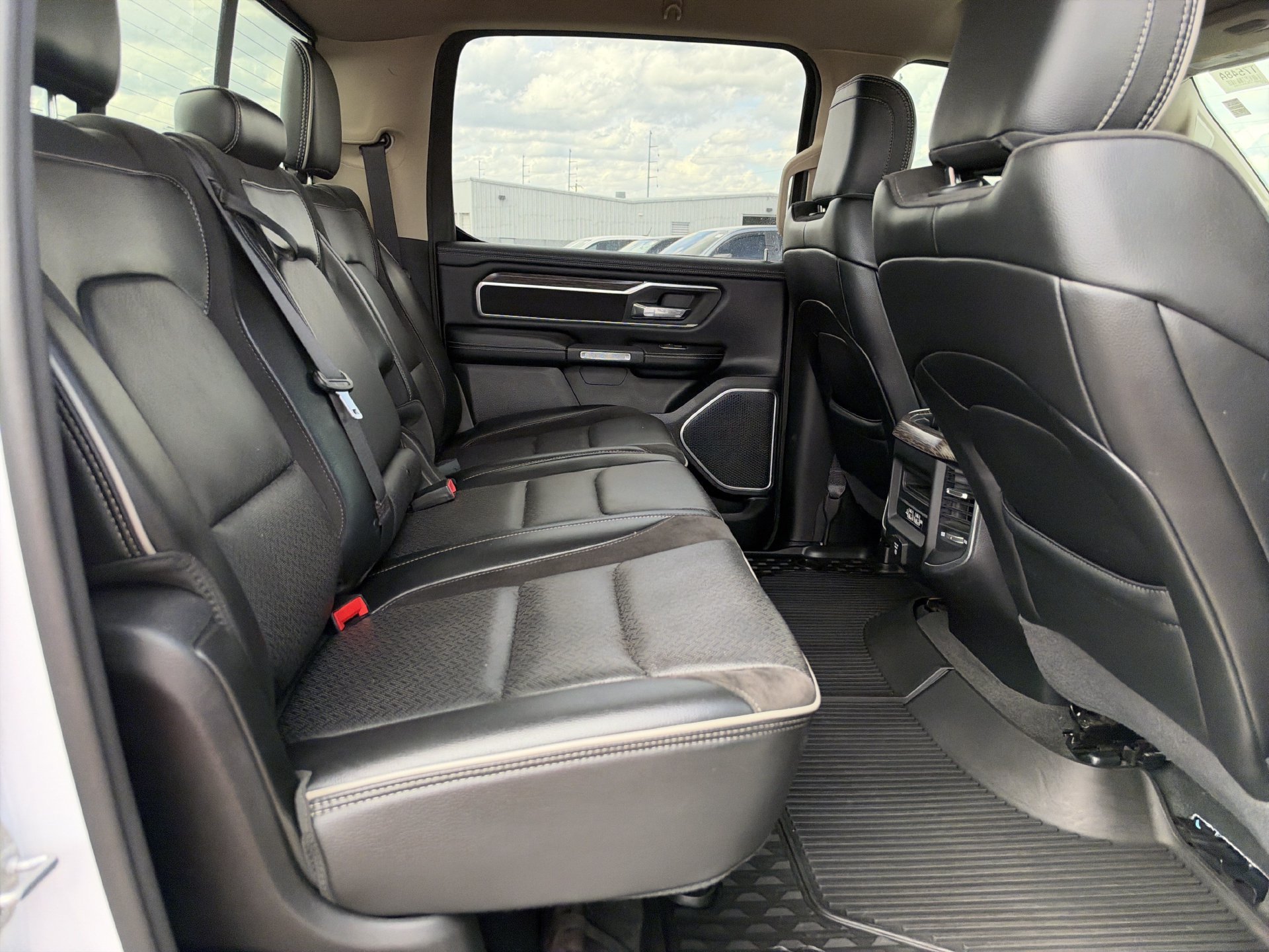 Used 2020 RAM 1500 Laramie AWD/4WD image 14