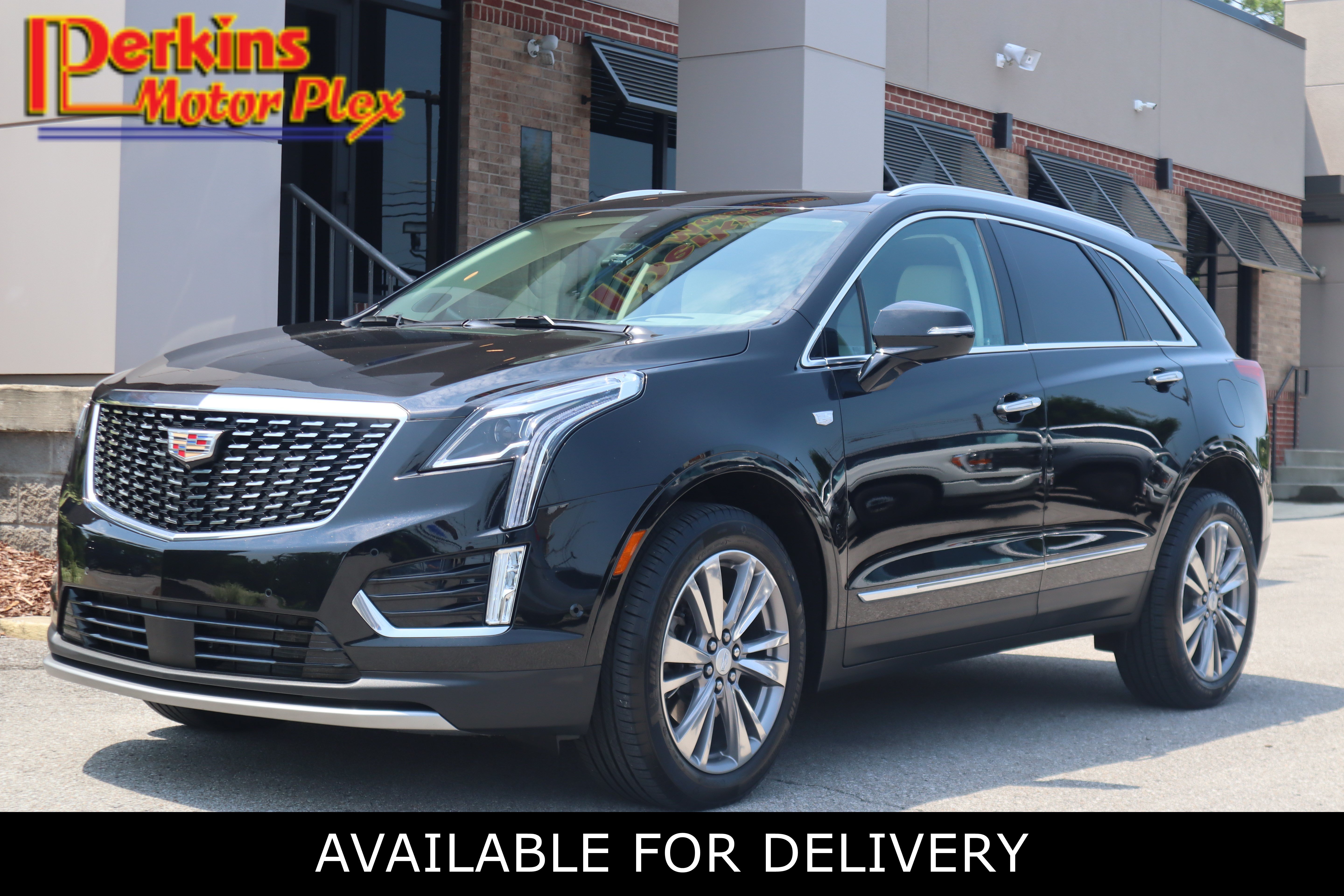 Used 2024 Cadillac XT5 Premium Luxury w/ Technology Package FWD image 1