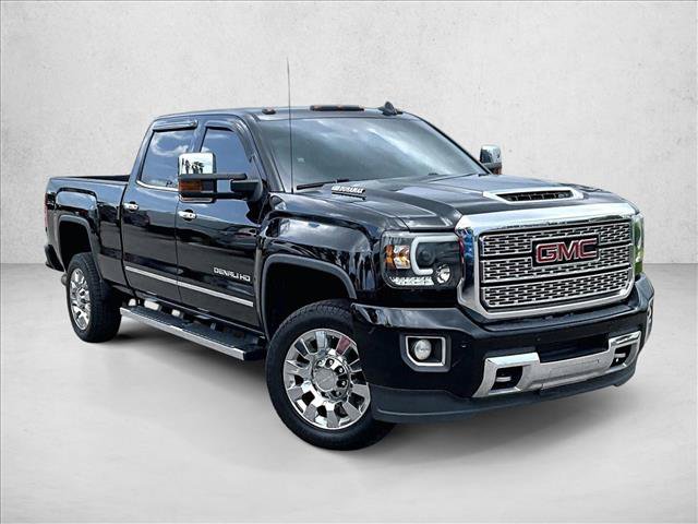 Used 2019 GMC Sierra 2500 Denali w/ Duramax Plus Package AWD/4WD image 11
