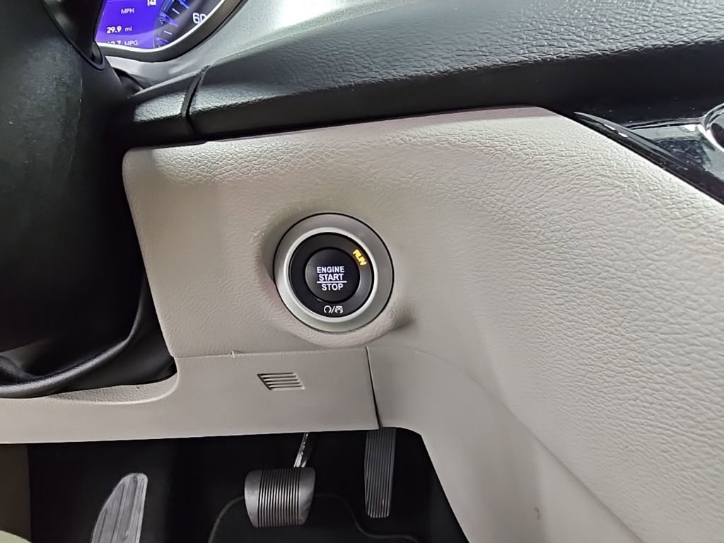 Used 2023 Chrysler Pacifica Touring-L image 24