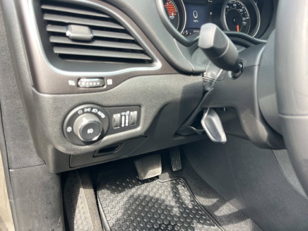 Used 2021 Jeep Cherokee Trailhawk AWD/4WD image 34