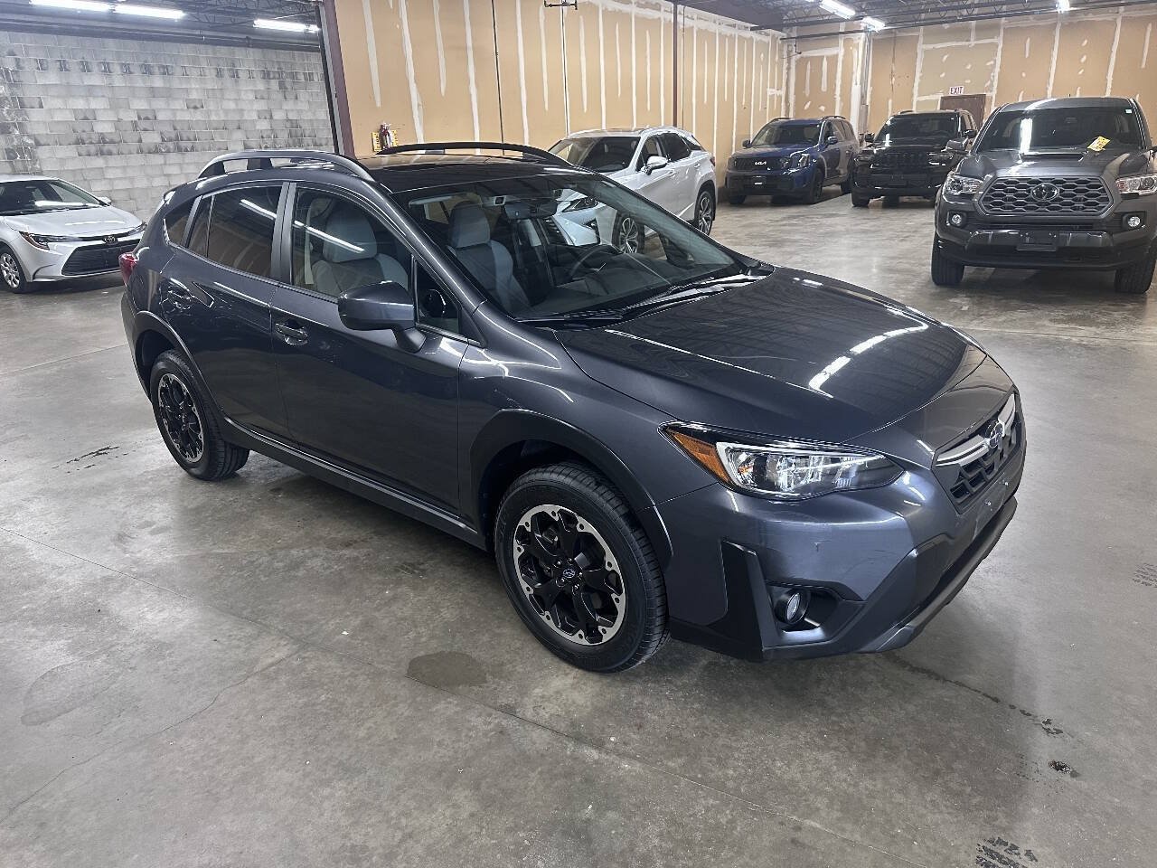 Used 2021 Subaru Crosstrek 2.0i Premium w/ Moonroof Package AWD/4WD image 2