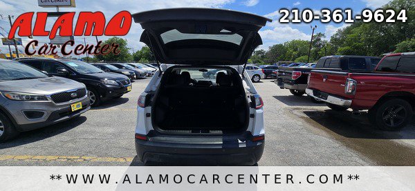 Used 2019 Jeep Cherokee Latitude Plus FWD image 24