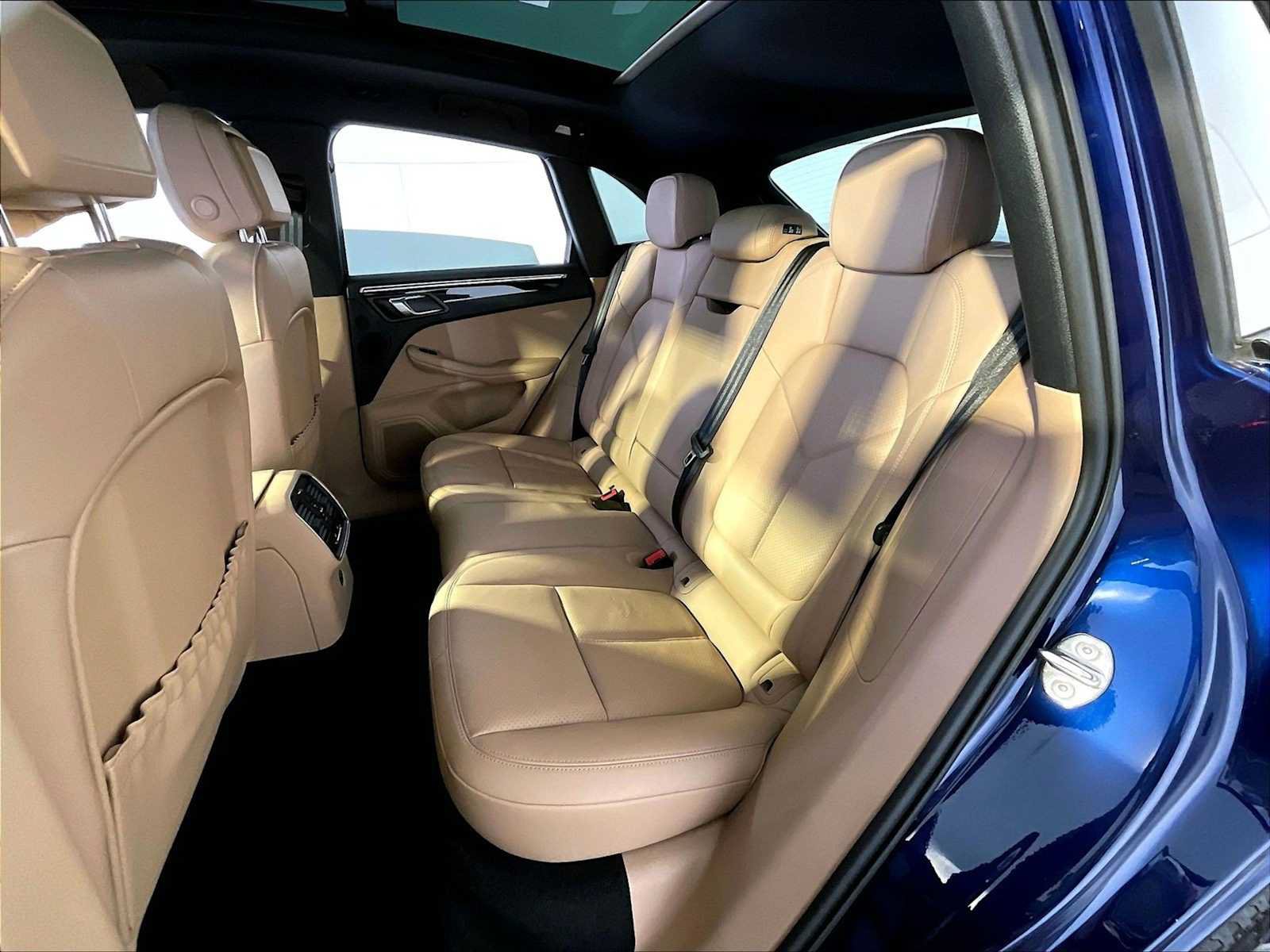 Certified 2023 Porsche Macan AWD/4WD image 24