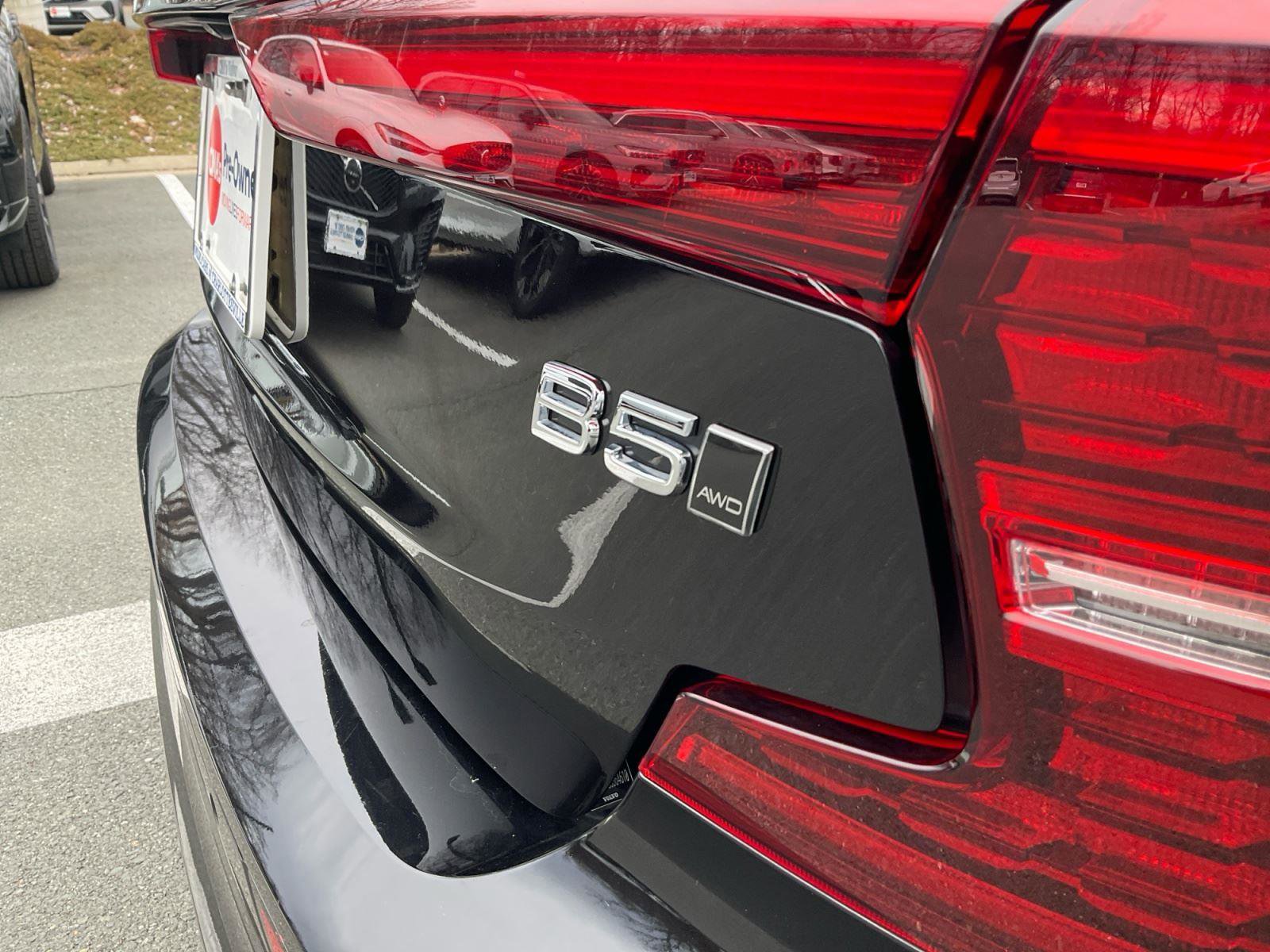 Certified 2025 Volvo S60 B5 Plus AWD/4WD image 17