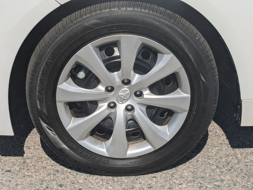 Used 2025 Toyota Corolla LE FWD image 9