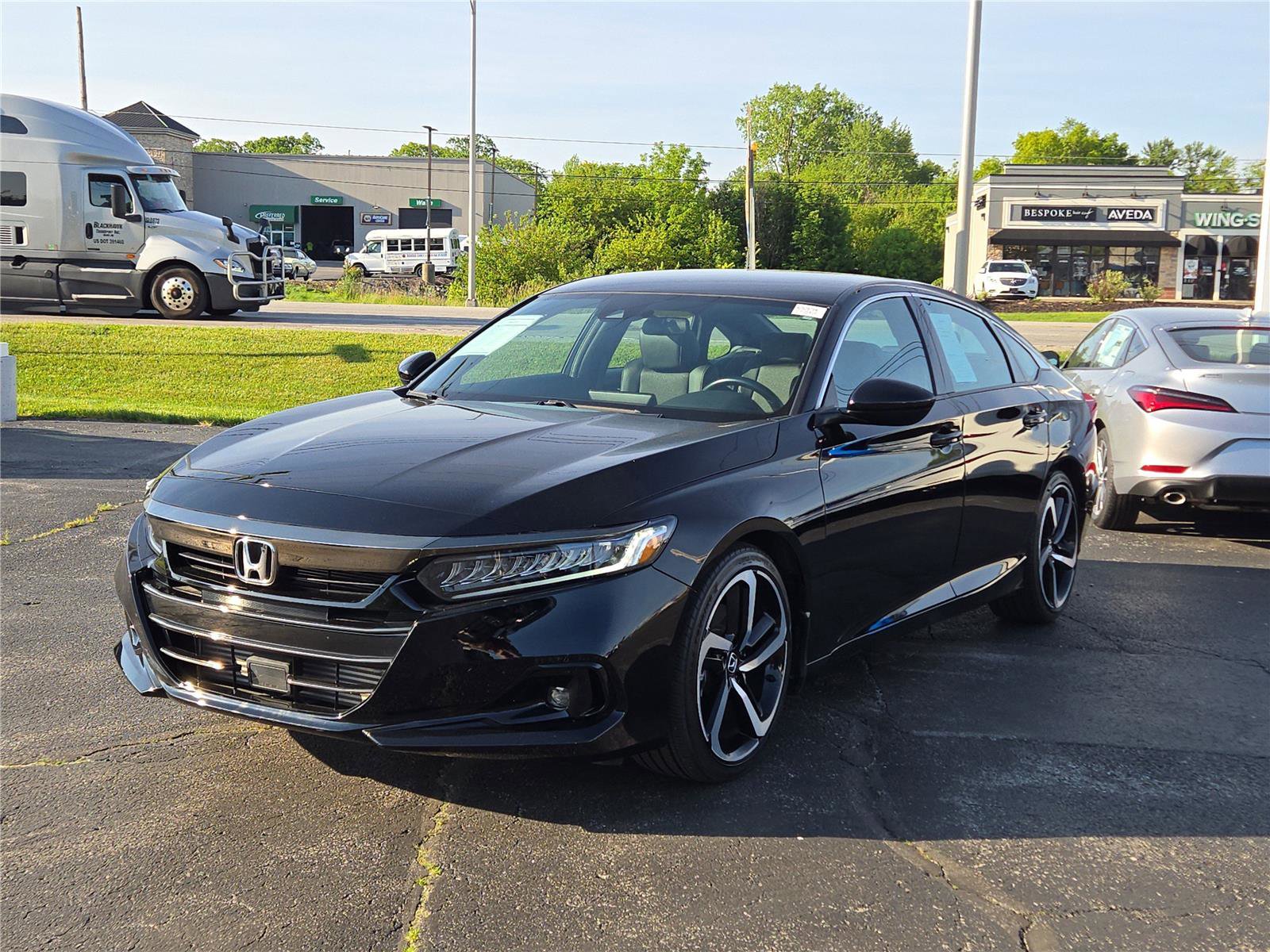 Used 2022 Honda Accord Sport image 2