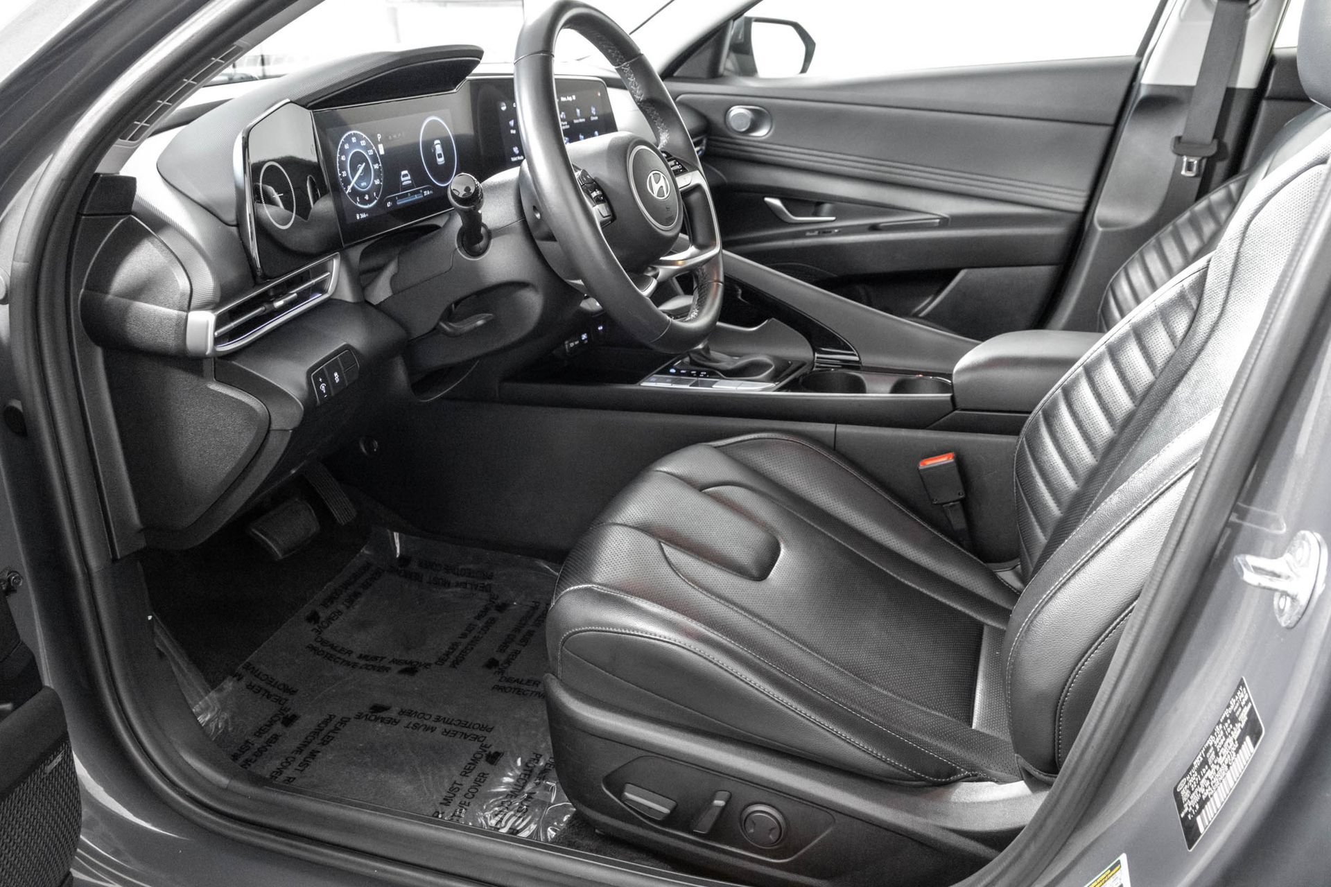 Used 2025 Hyundai Elantra Limited FWD image 7