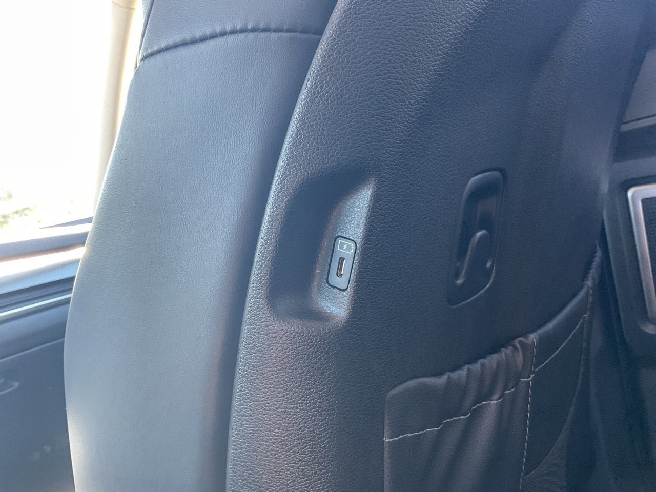 Used 2025 Kia Telluride S FWD image 19