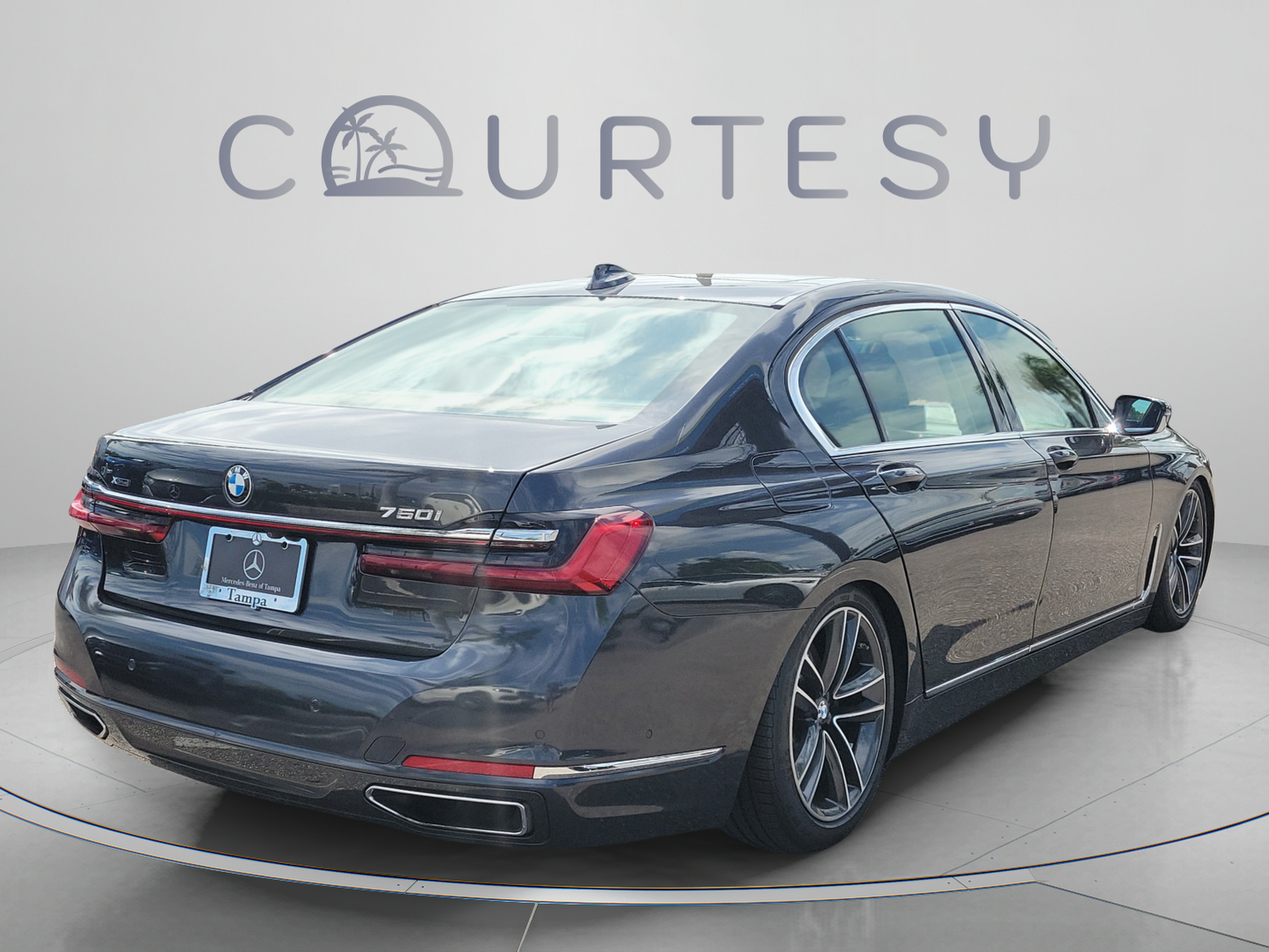 Used 2022 BMW 750i xDrive AWD/4WD image 3