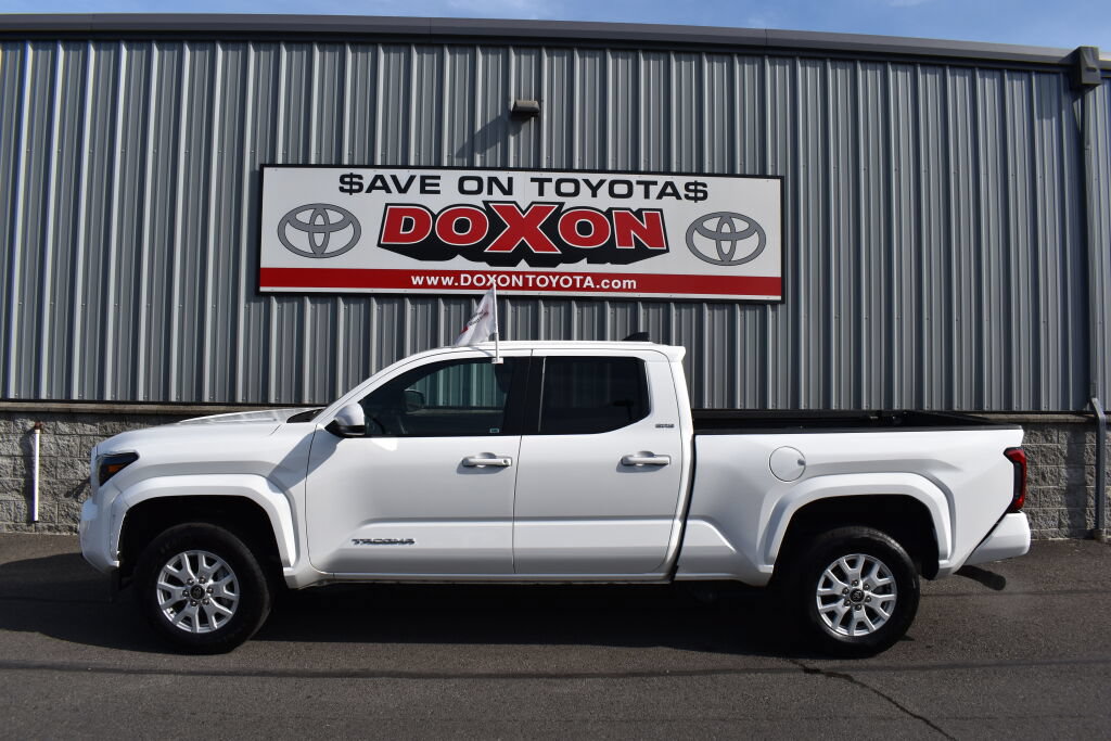 Certified 2025 Toyota Tacoma SR5 AWD/4WD image 4