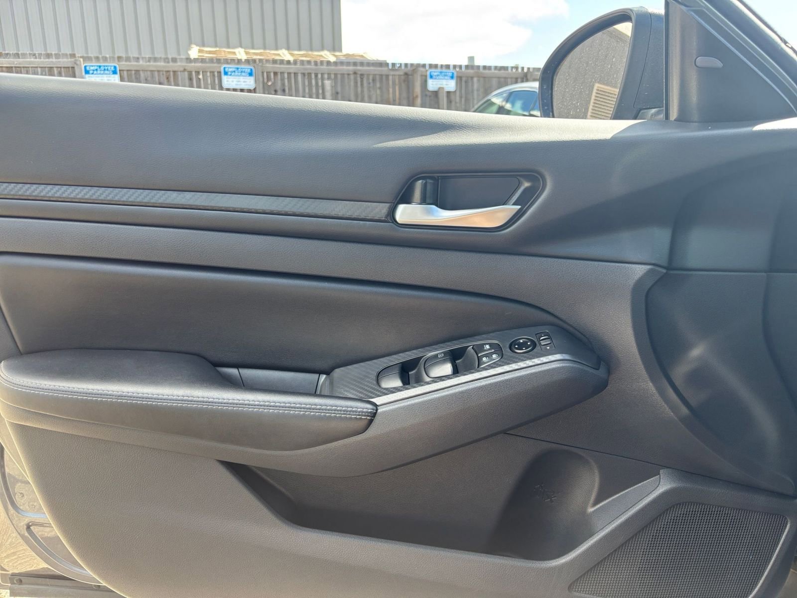 Used 2025 Nissan Altima 2.5 SV FWD image 18