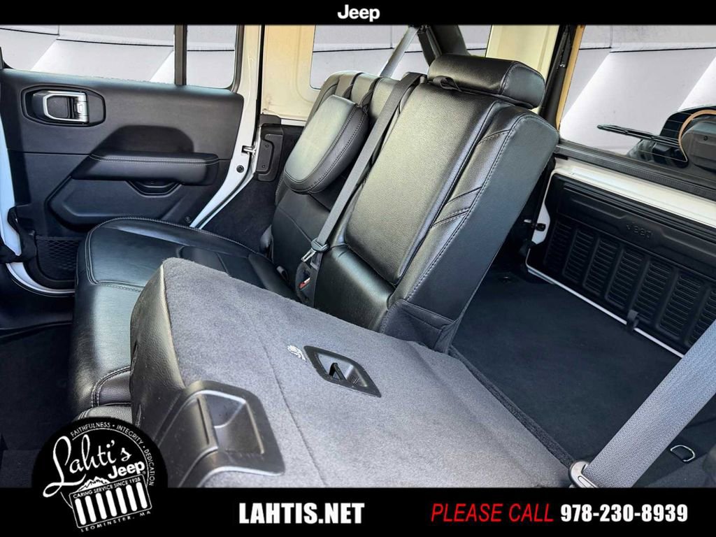 Certified 2022 Jeep Wrangler Unlimited Sahara w/ Cold Weather Group image 16