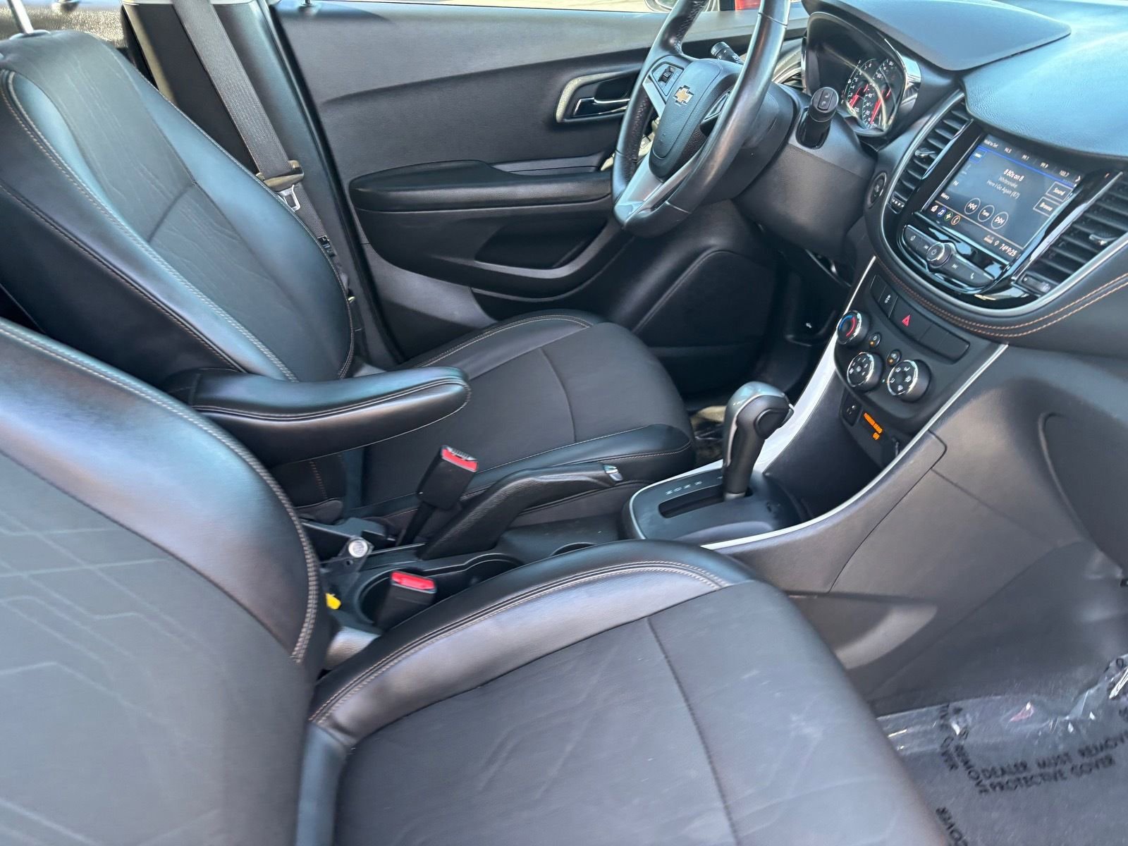 Used 2022 Chevrolet Trax LT w/ LT Convenience Package image 14