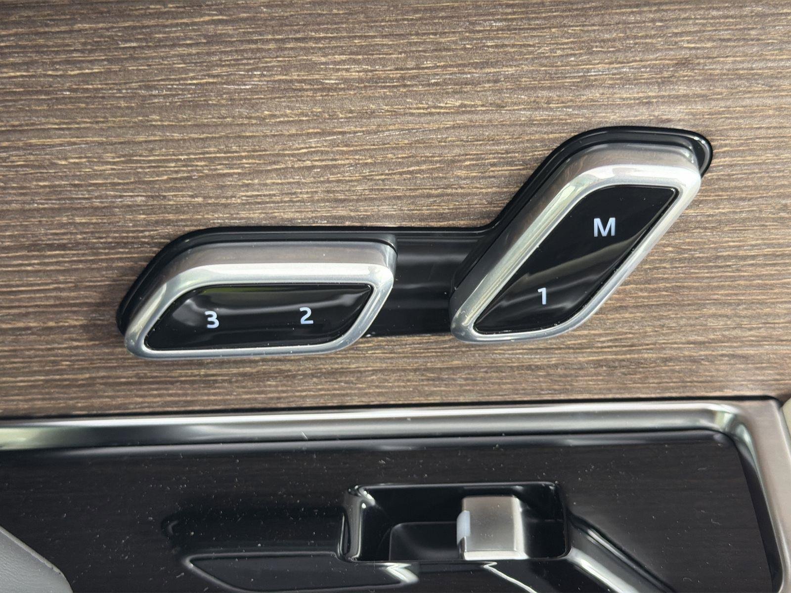 New 2025 Land Rover Range Rover SE image 33