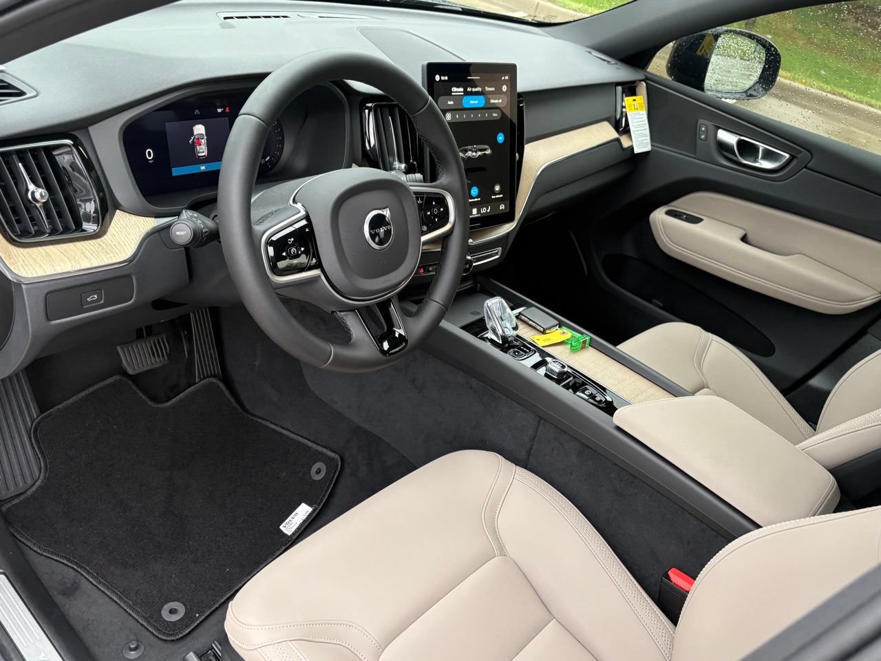 New 2026 Volvo XC60 B5 Plus AWD/4WD image 12
