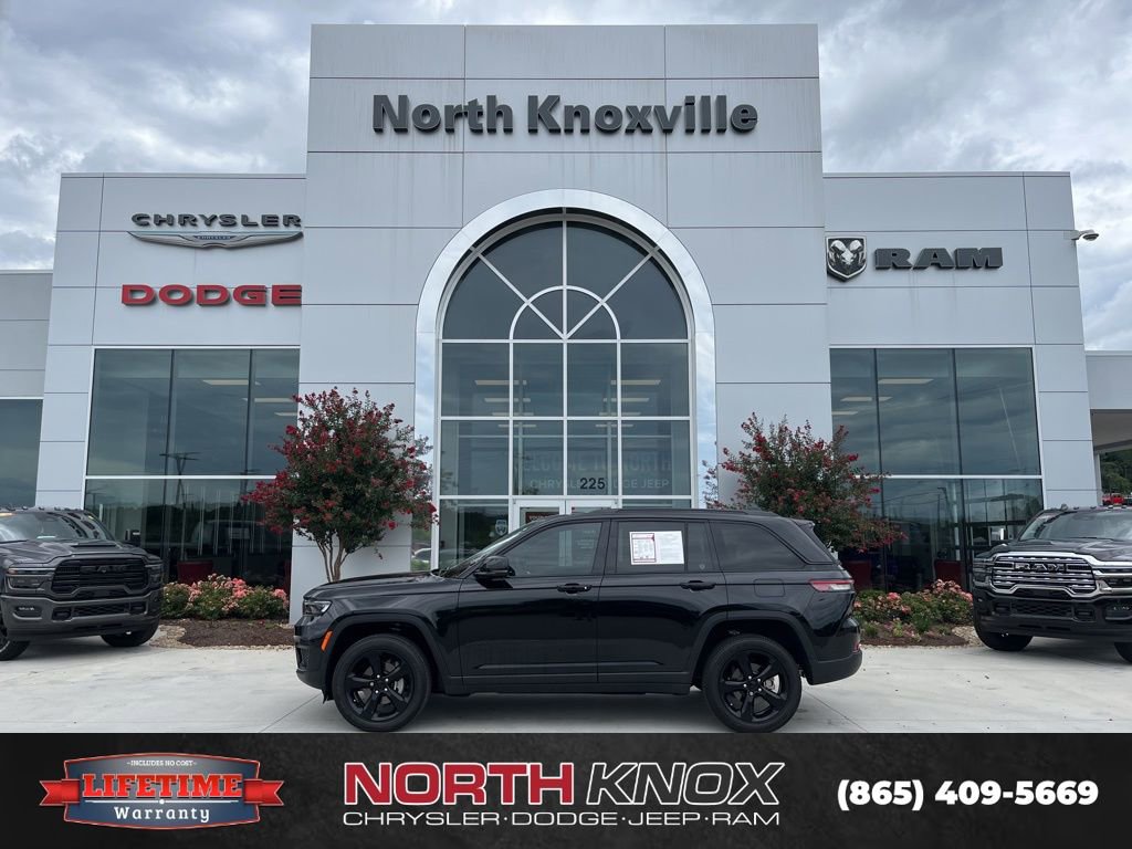 Used 2024 Jeep Grand Cherokee Altitude image 2