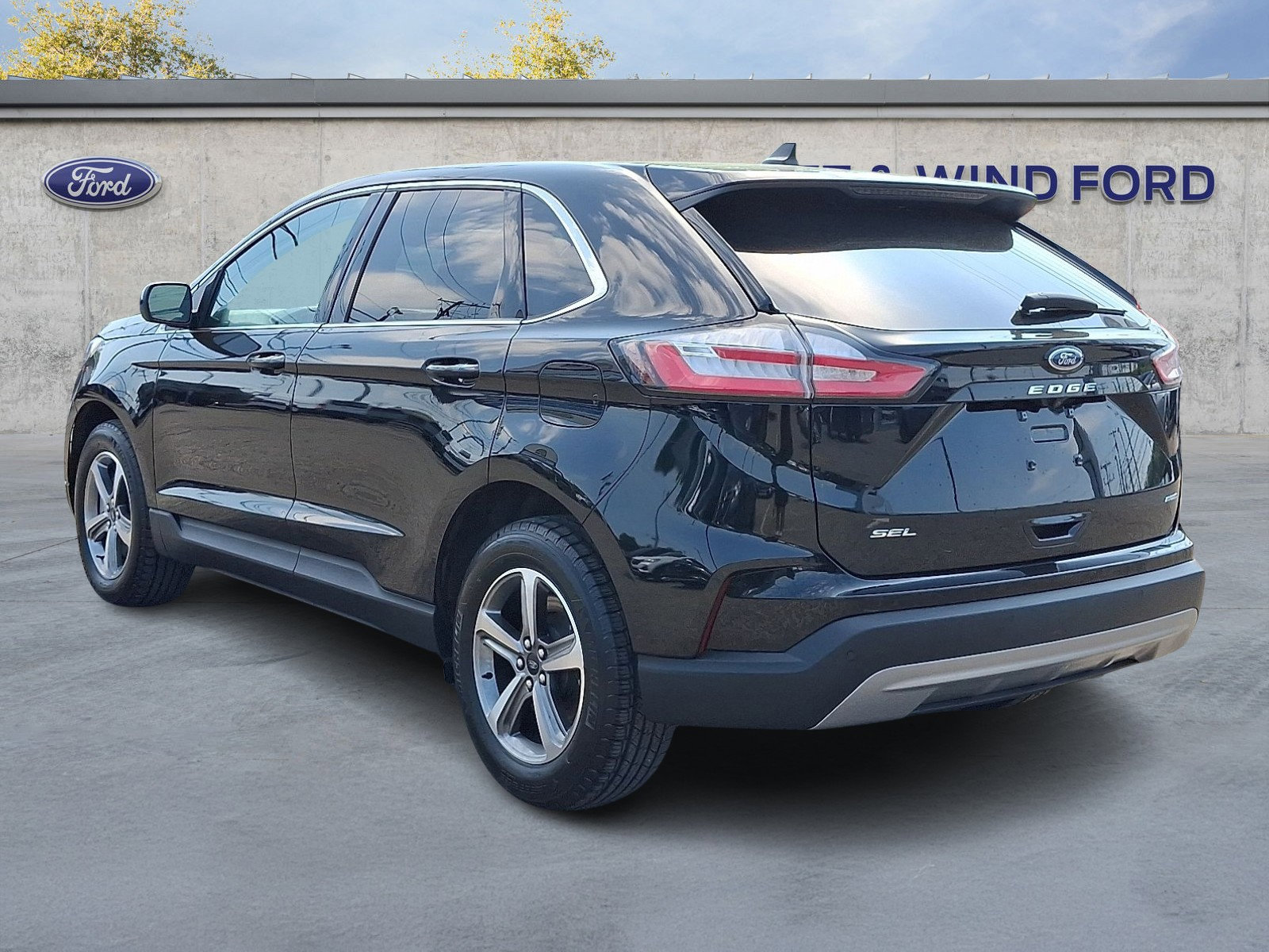 Used 2024 Ford Edge SEL w/ Convenience Package AWD/4WD image 4