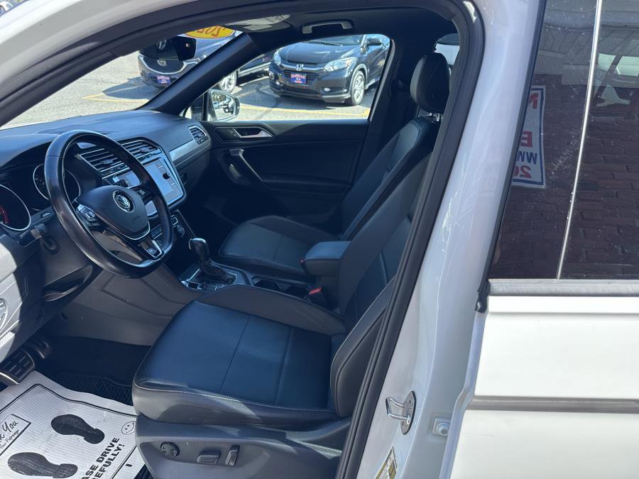 Used 2021 Volkswagen Tiguan SE R-Line image 14