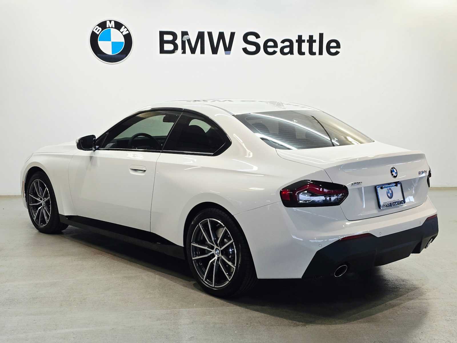 Used 2023 BMW 230i xDrive Coupe w/ Convenience Package AWD/4WD image 4