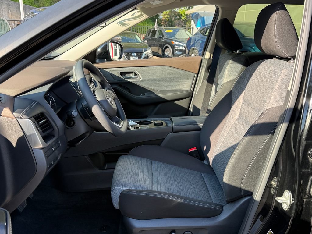 Used 2023 Nissan Rogue SV AWD/4WD image 17