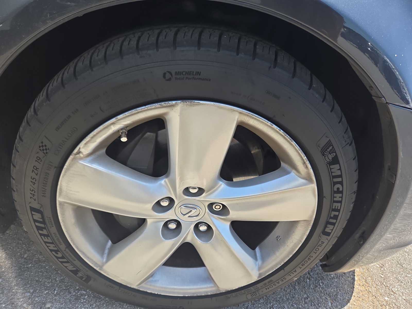 Used 2011 Lexus LS 460 w/ Luxury Value Edition RWD image 2
