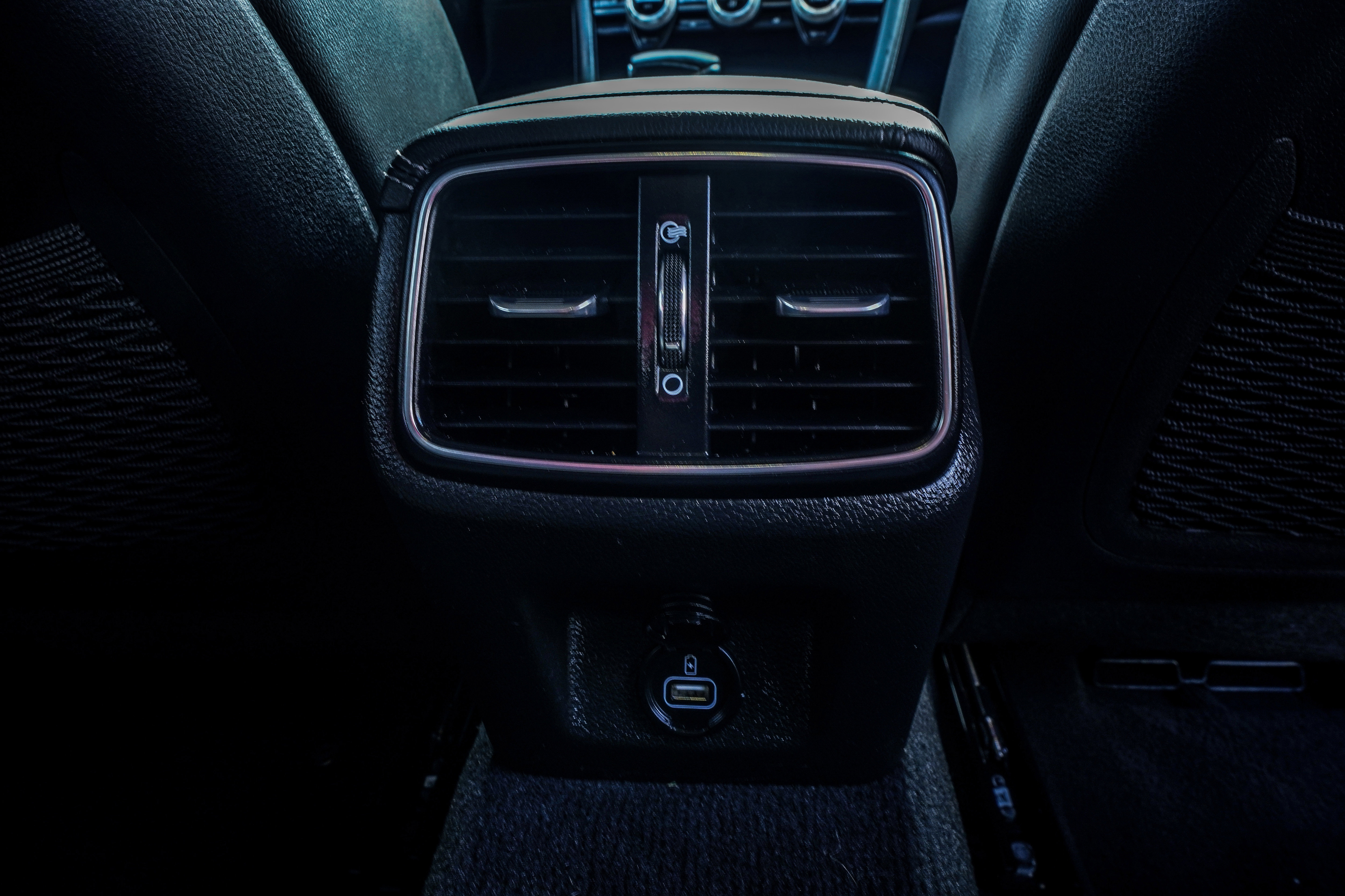 Used 2019 Genesis G70 2.0T Advanced w/ Elite Package image 43