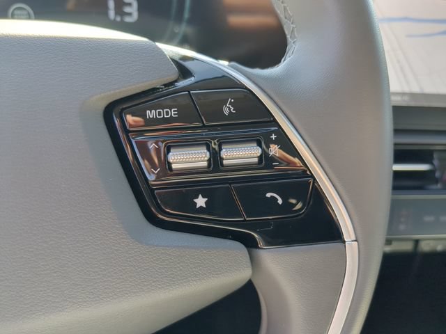 Used 2024 Kia Niro EX Touring FWD image 31