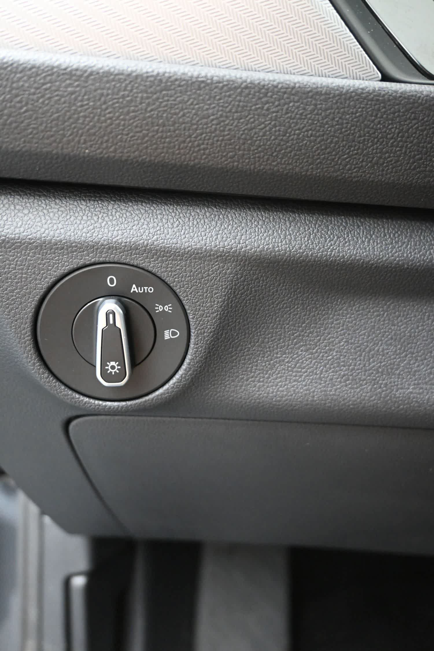 Used 2021 Volkswagen Jetta SE FWD image 23