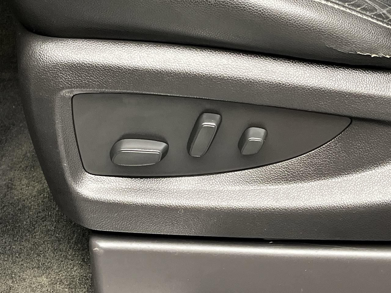 Used 2018 GMC Yukon SLT AWD/4WD image 10