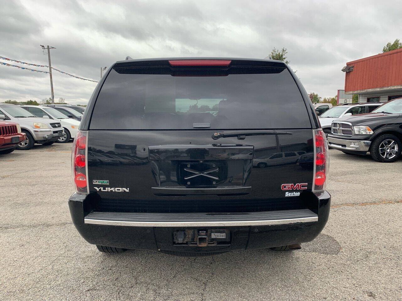 Used 2011 GMC Yukon Denali AWD/4WD image 5