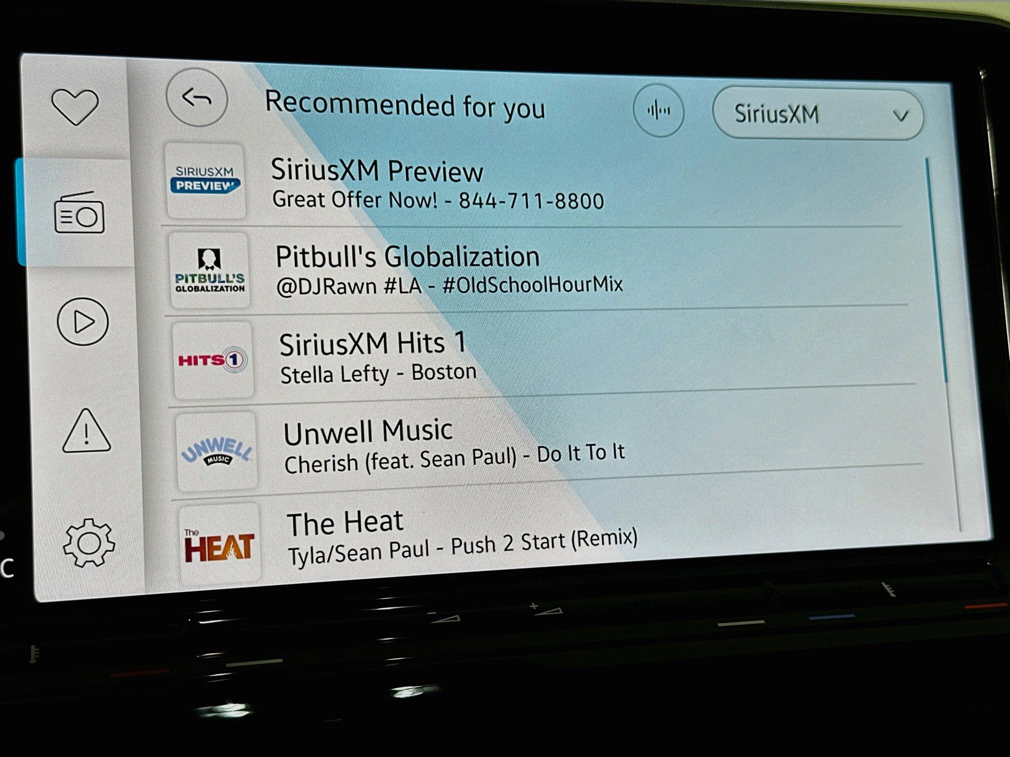 Used 2025 Volkswagen Atlas SE FWD image 21