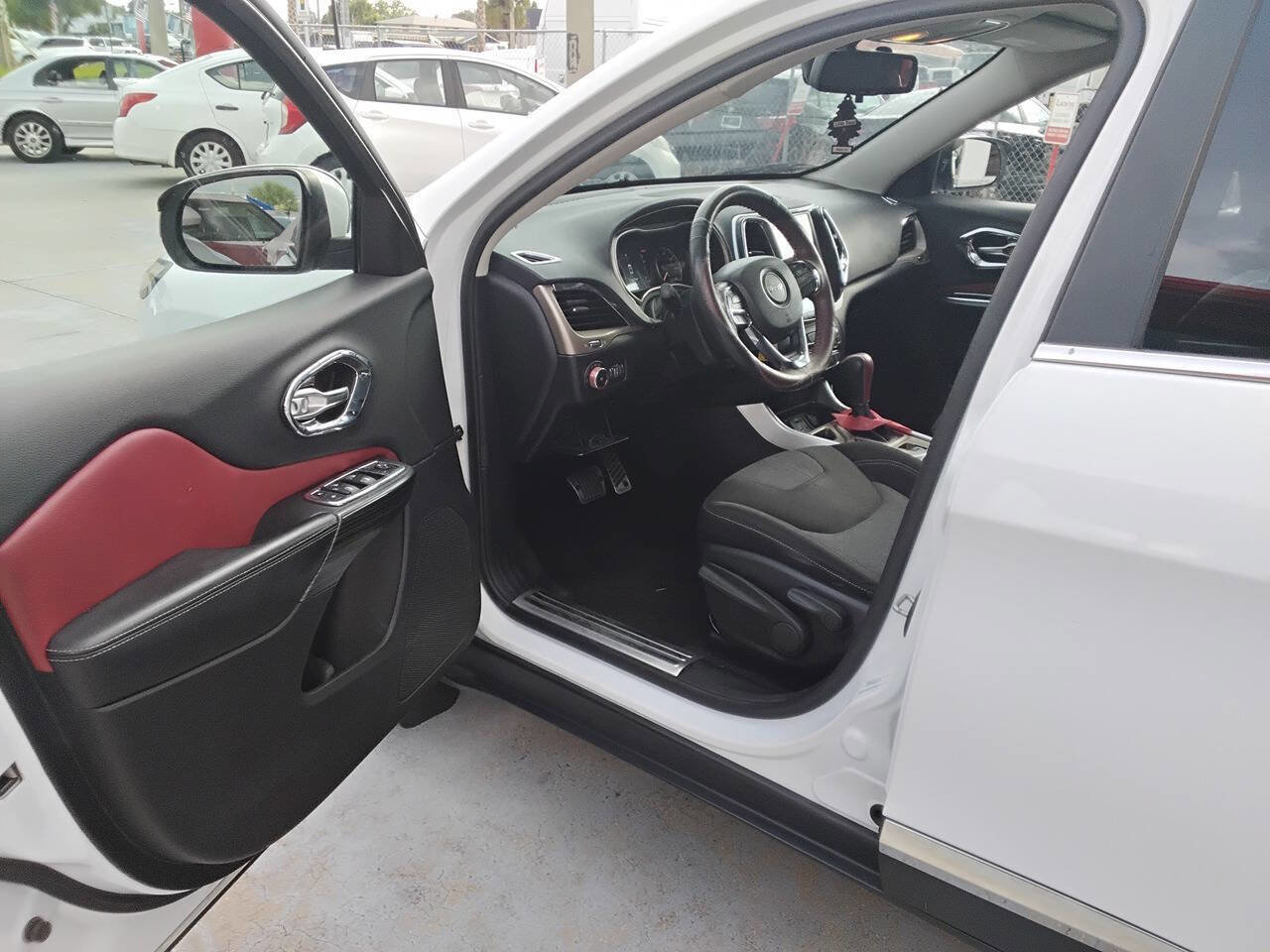 Used 2014 Jeep Cherokee Latitude image 12