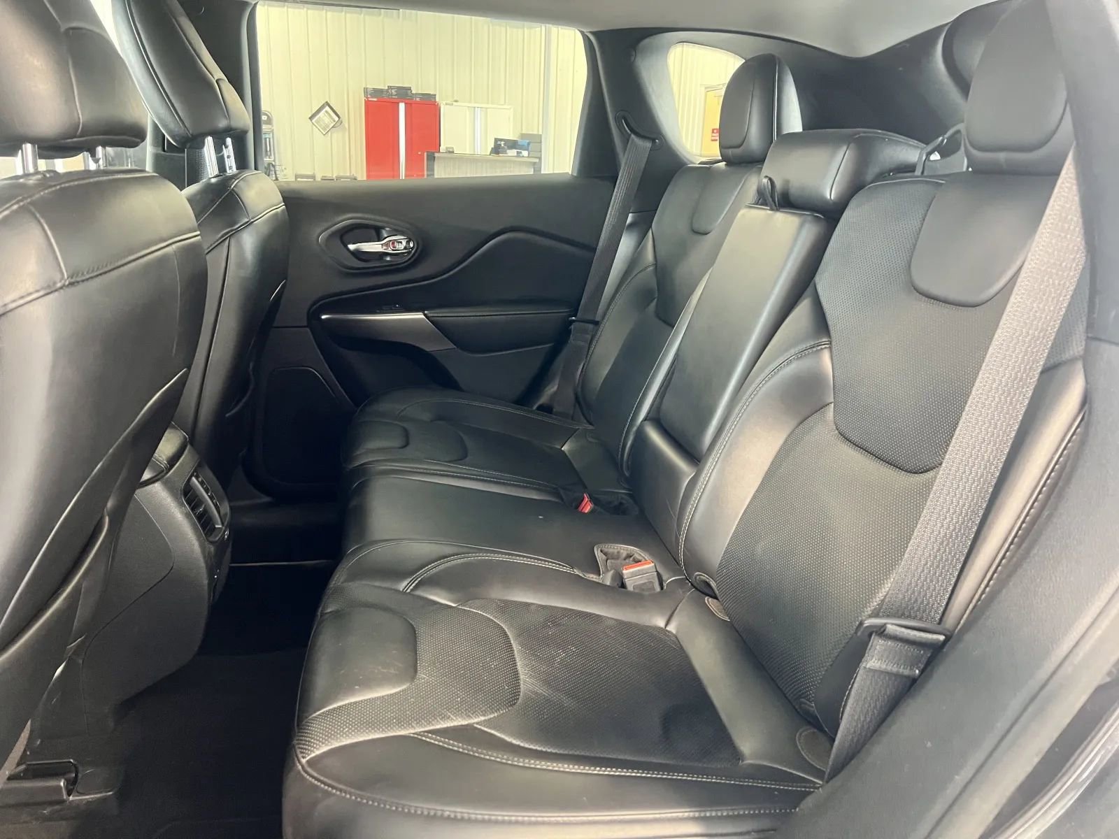 Used 2020 Jeep Cherokee Limited image 17