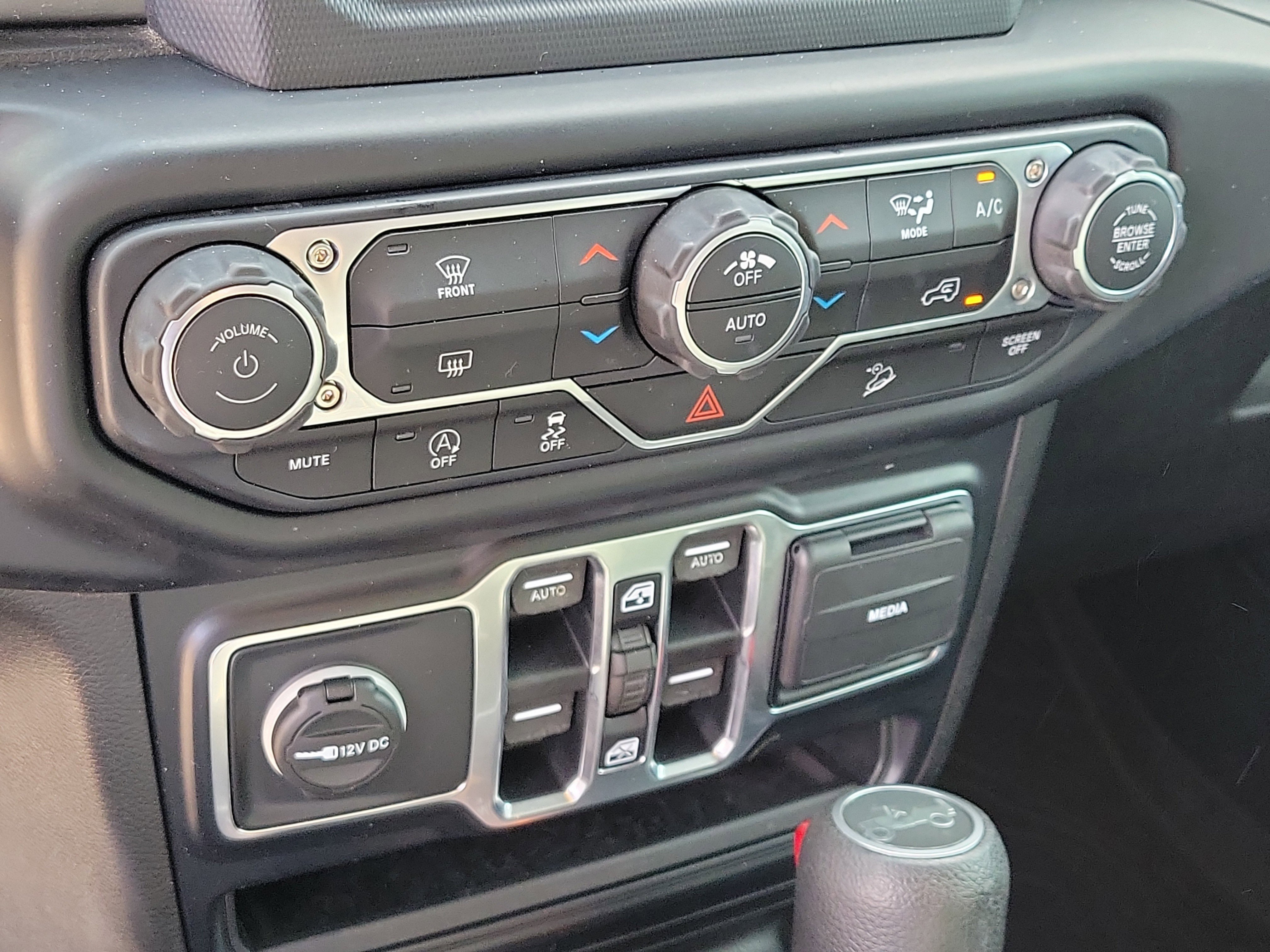 Used 2019 Jeep Wrangler Unlimited Sahara AWD/4WD image 30