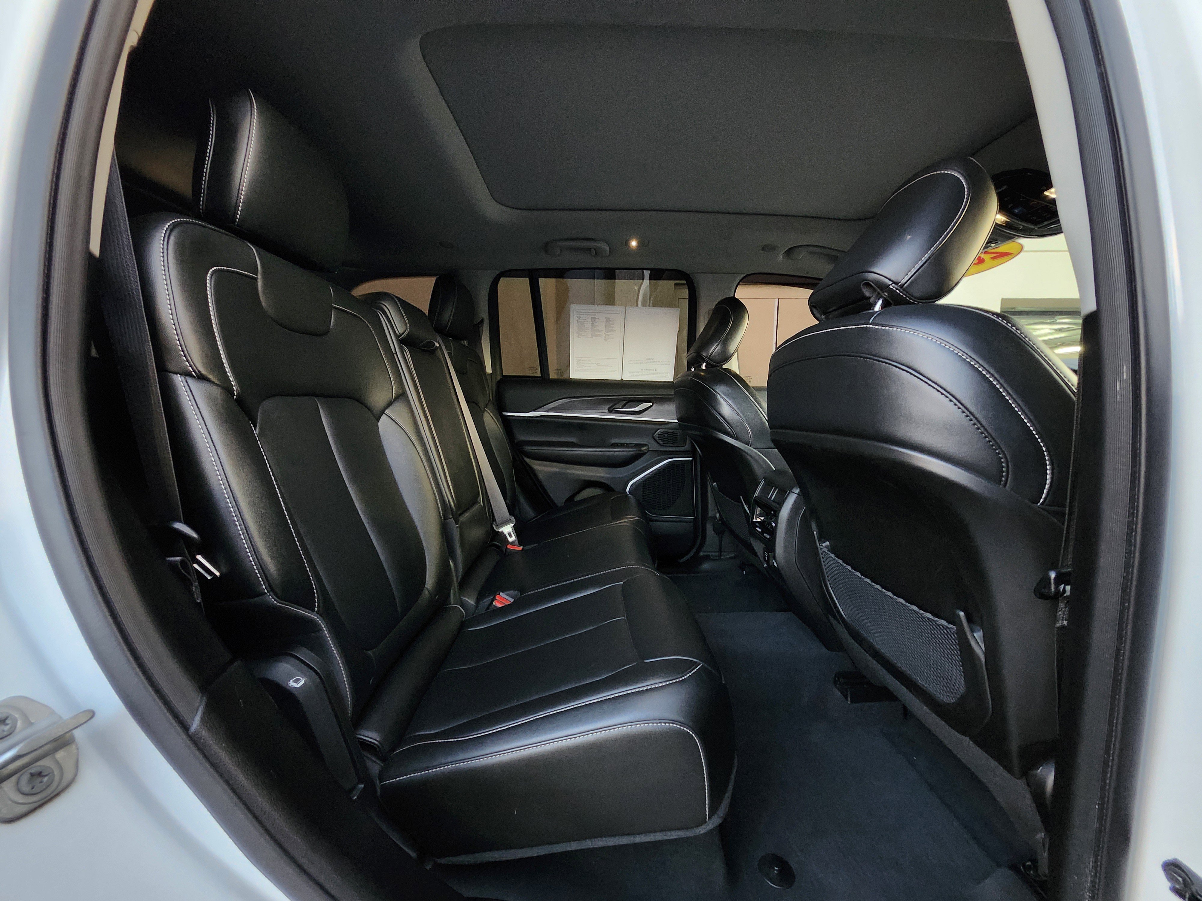 Used 2023 Jeep Grand Cherokee 4WD 4xe image 27