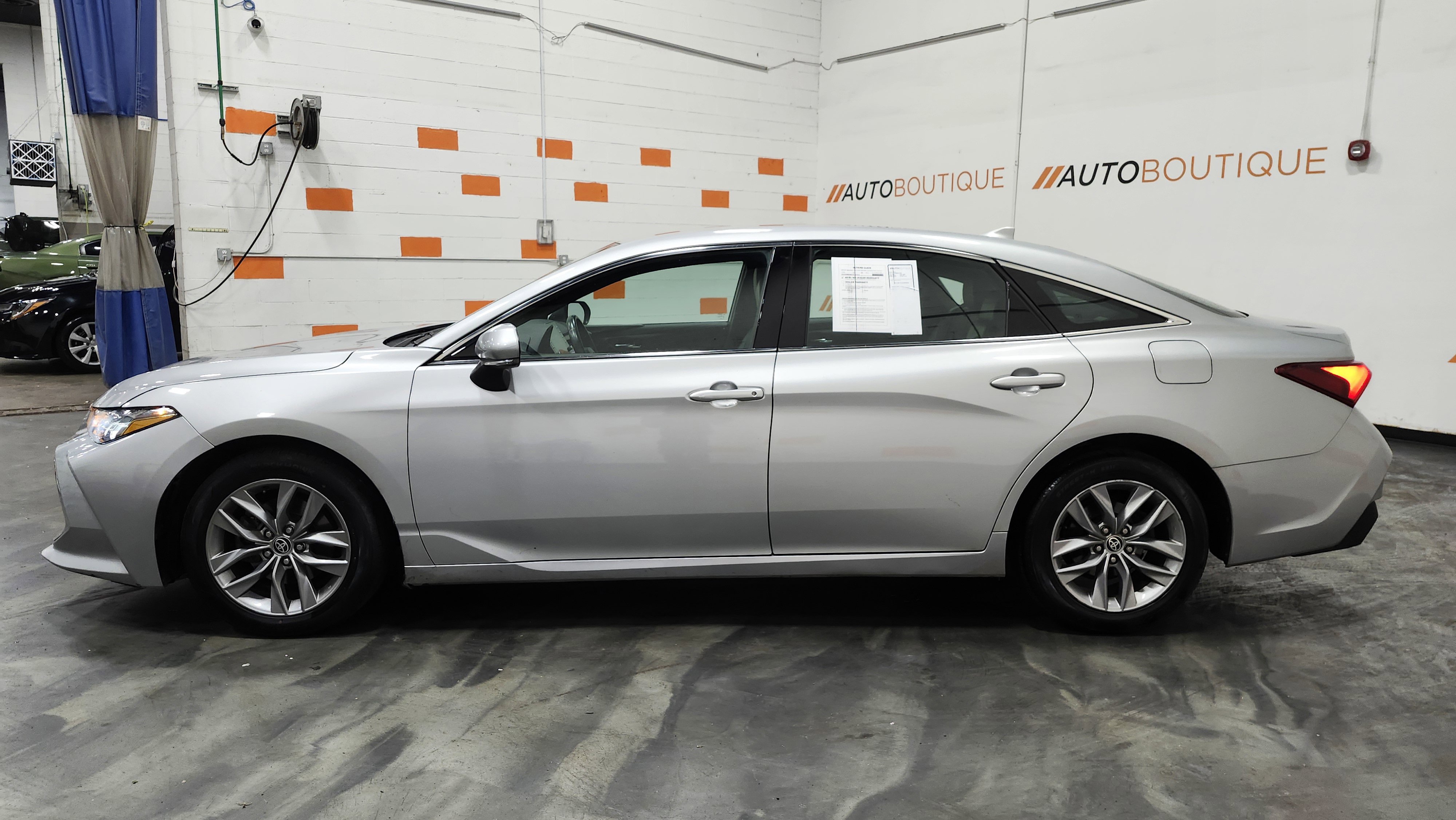 Used 2022 Toyota Avalon XLE image 13