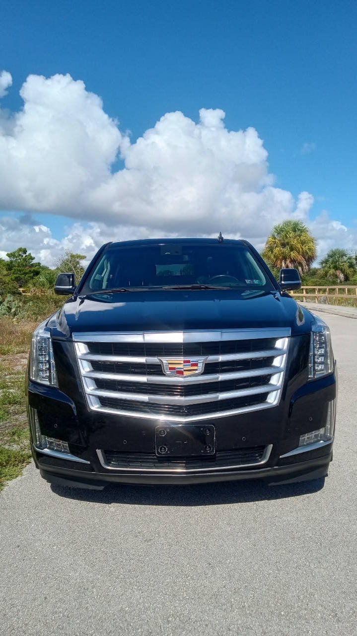 Used 2017 Cadillac Escalade ESV Luxury image 3