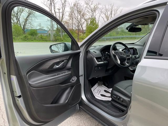 Used 2024 GMC Terrain SLT AWD/4WD image 15
