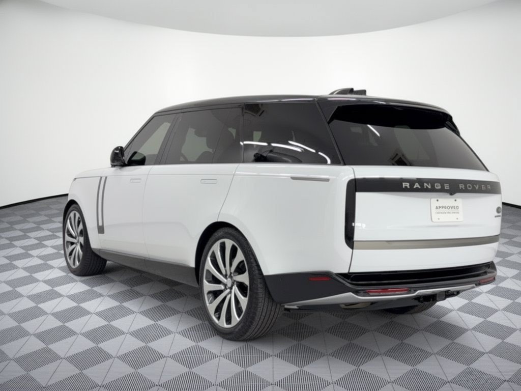 Used 2023 Land Rover Range Rover Long Wheelbase SE AWD/4WD image 3