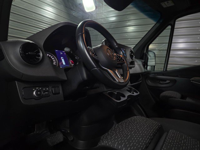 Used 2022 Mercedes-Benz Sprinter 2500 image 14
