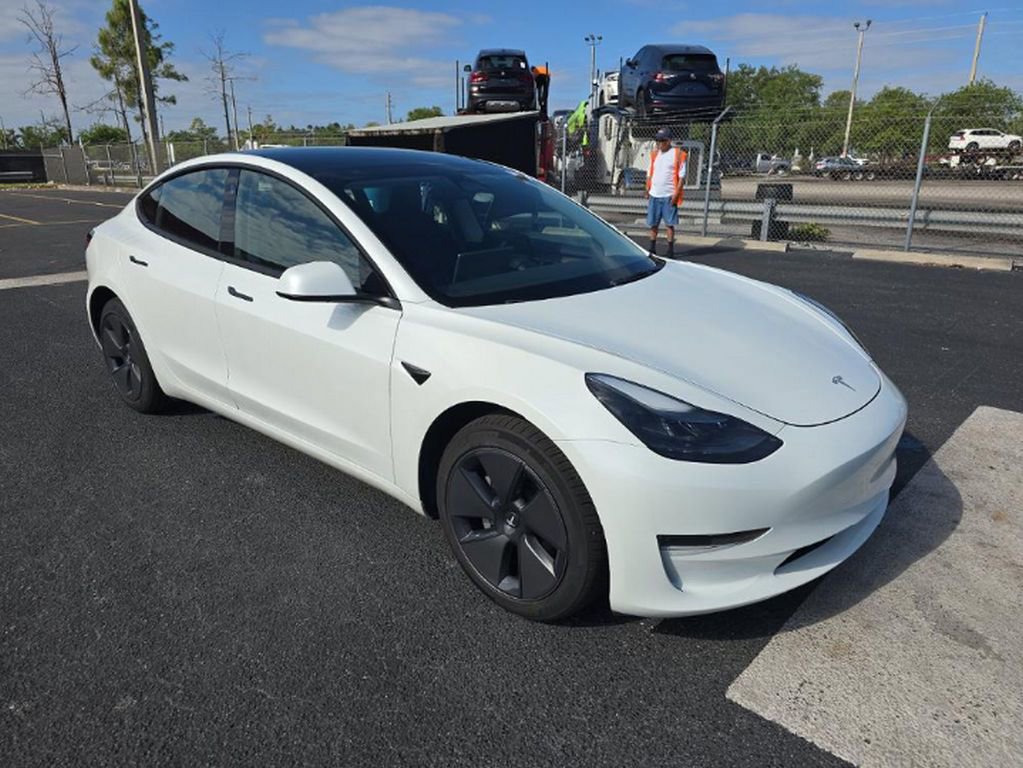 Used 2023 Tesla Model 3 Standard Range RWD image 3