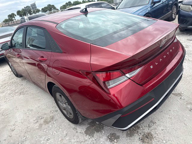 Used 2025 Hyundai Elantra SE FWD image 8