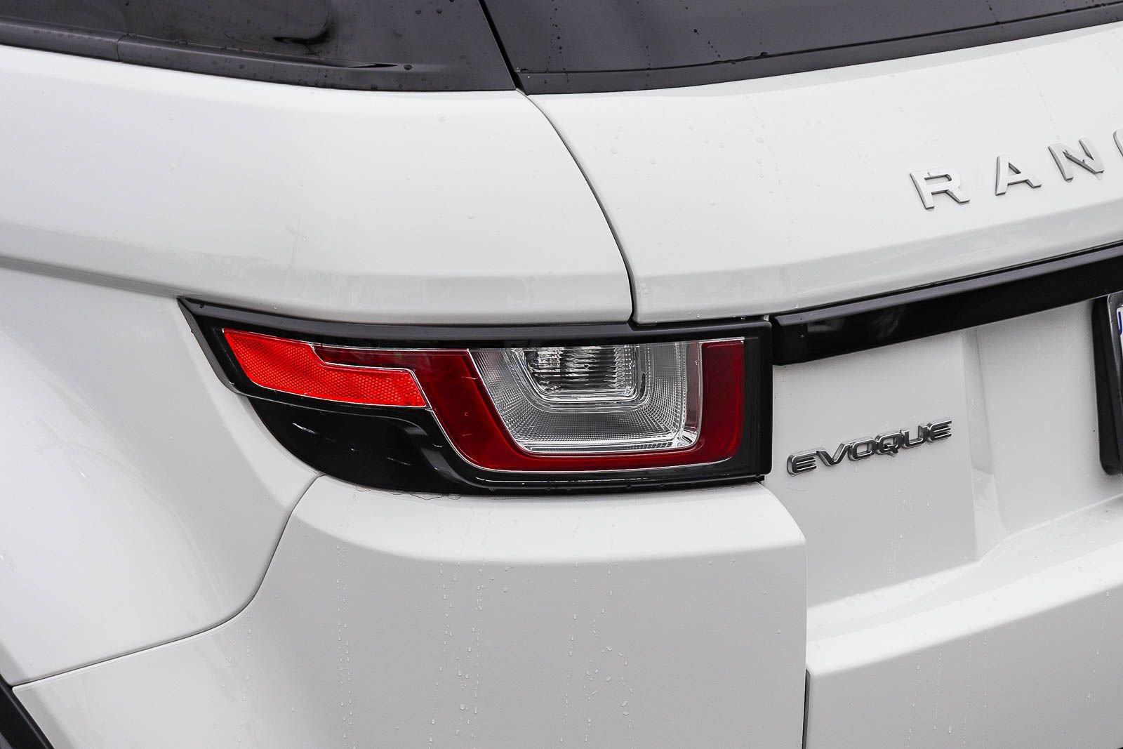 Used 2019 Land Rover Range Rover Evoque SE AWD/4WD image 7