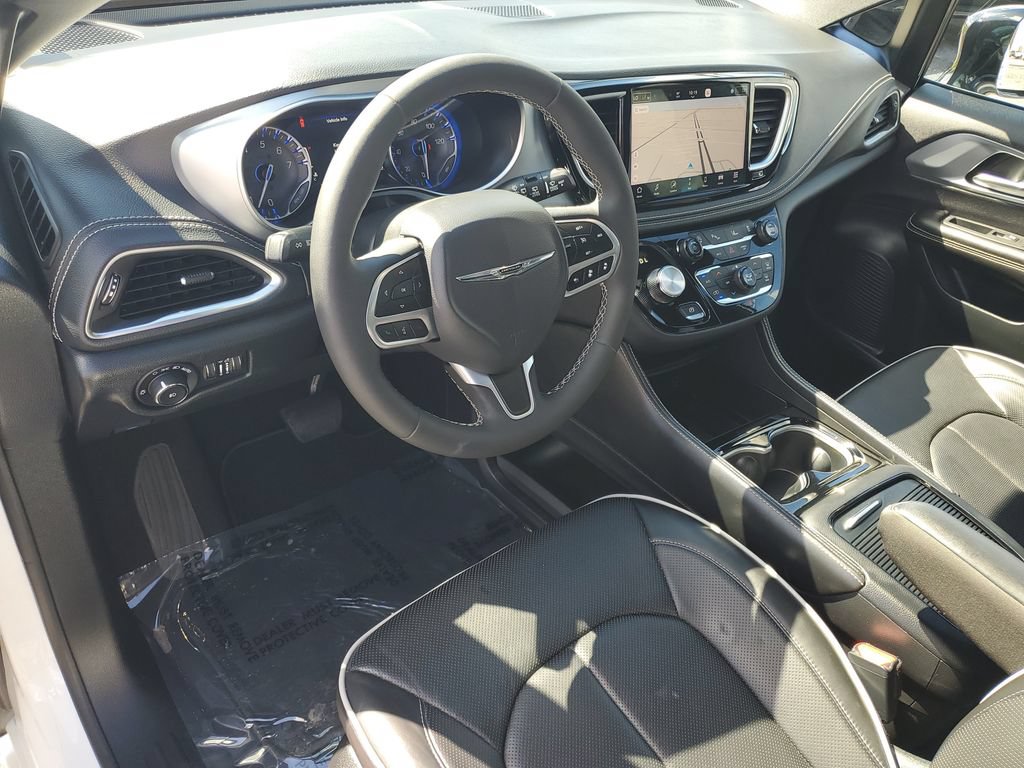 Used 2026 Chrysler Pacifica Limited FWD image 6