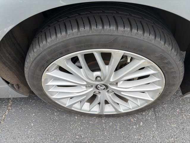 Certified 2019 Toyota Camry XLE FWD image 11
