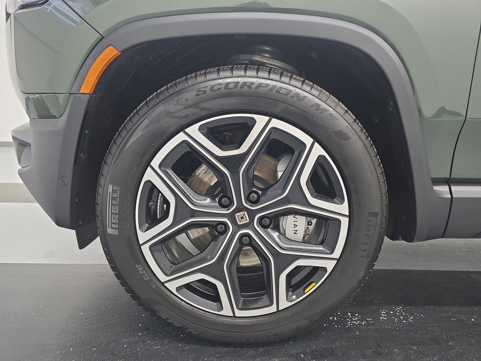 Used 2025 Rivian R1S Adventure AWD/4WD image 9