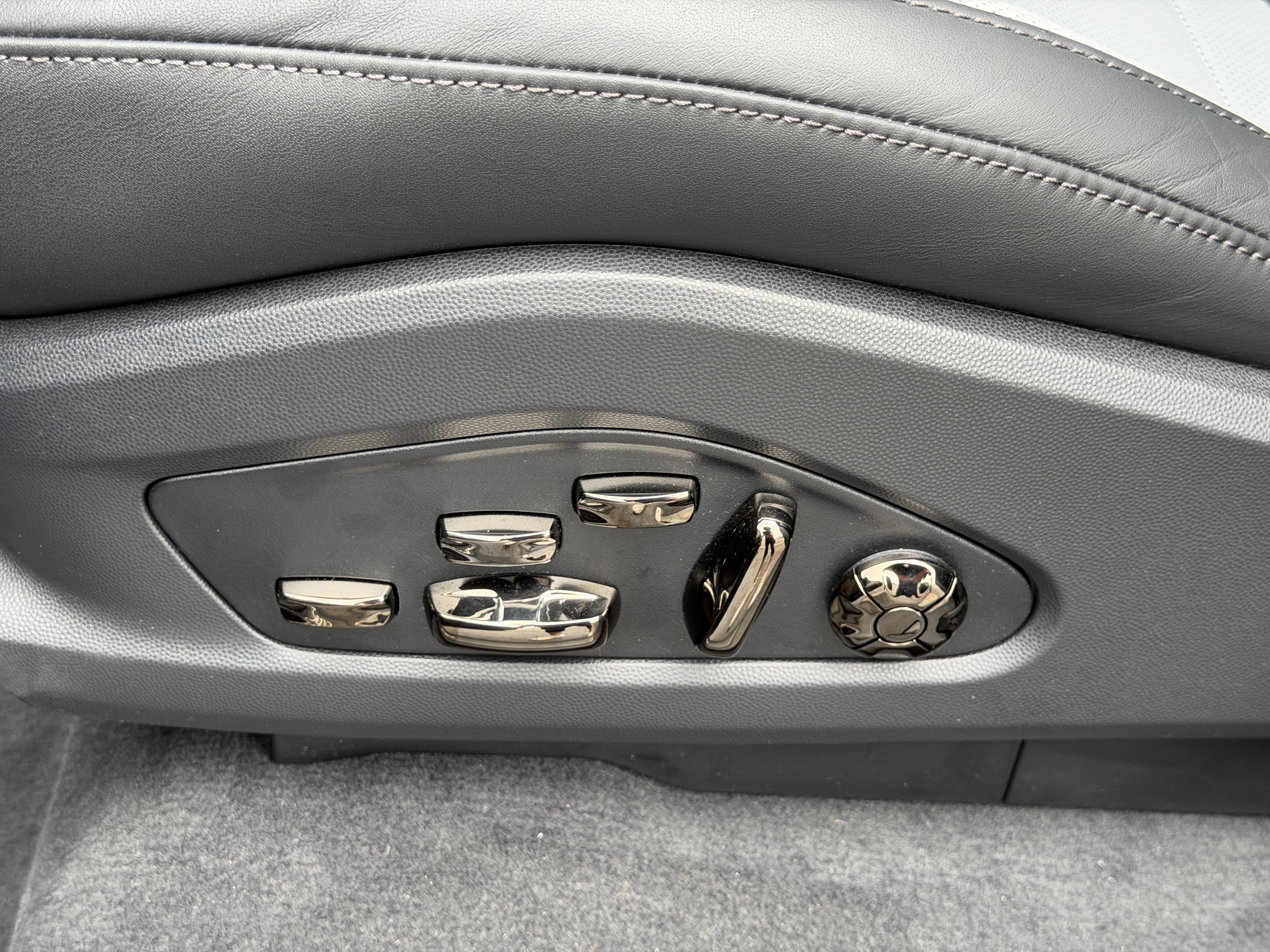 New 2026 Porsche Cayenne Turbo Electric AWD/4WD image 25