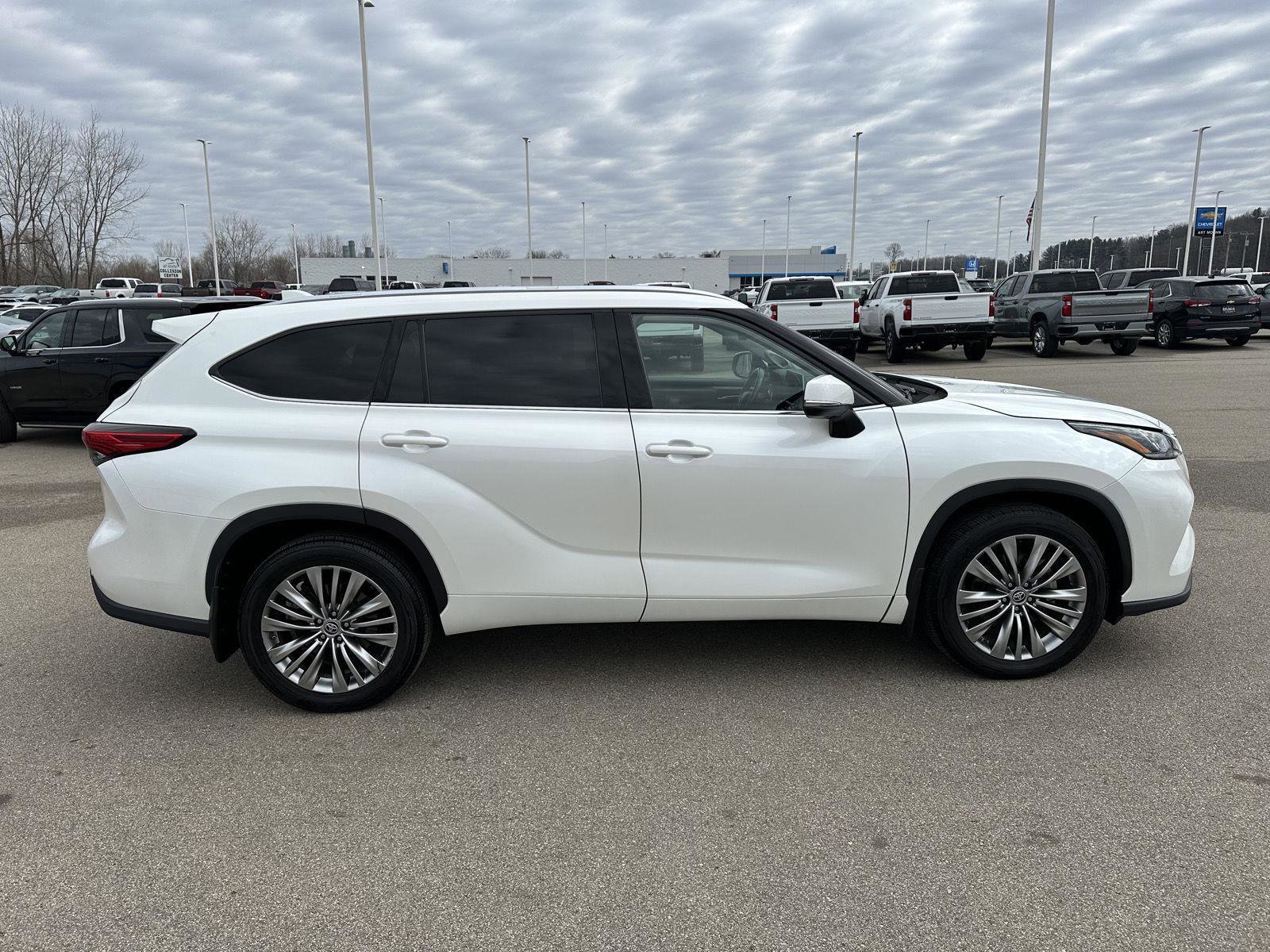 Used 2020 Toyota Highlander Platinum image 9