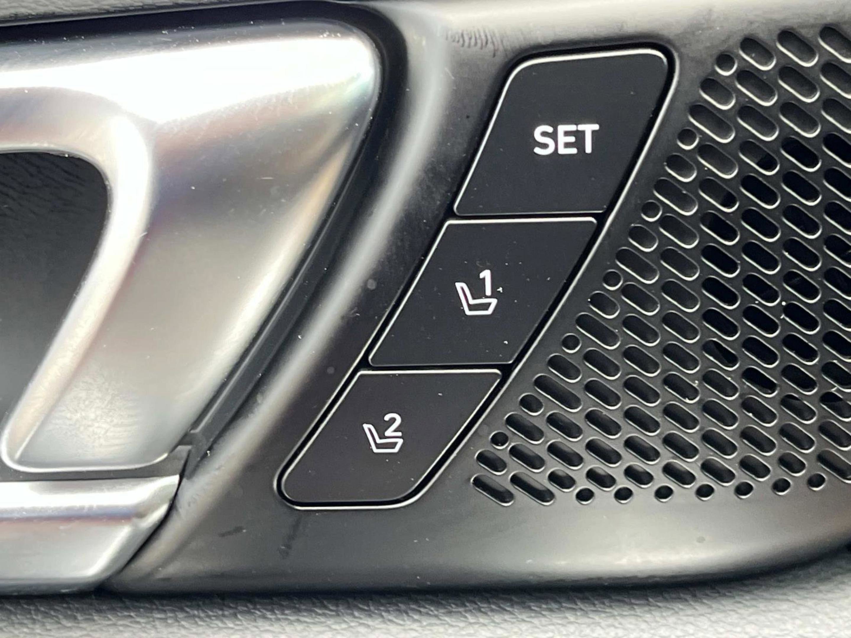 Used 2022 Kia Telluride SX w/ SX Prestige Package image 34